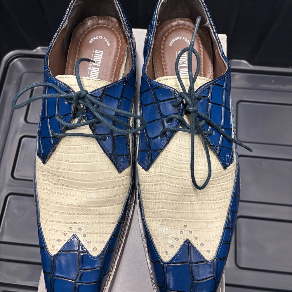 Memory Foam Two-Tone Wingtip Dress Shoes - Blue & Cream (M)